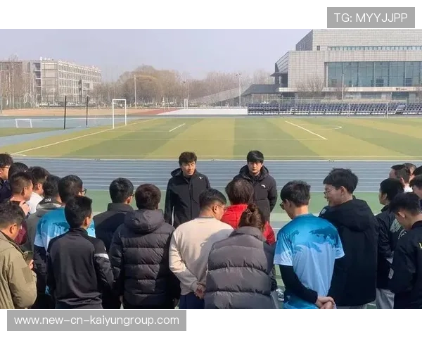 中国足球的青少年教练员培养机制建设方案，青少年足球教练员的素质